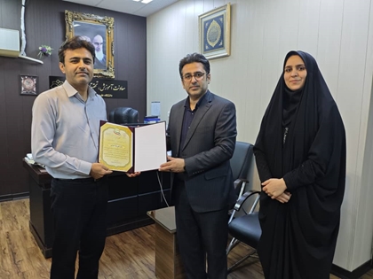  تقدیر  معاون آموزش، تحقیقات و فناوری و رئیس دانشکده پرستاری و مامایی از محمد خواصی به عنوان استاد نمونه رشته پرستاری دانشگاه علوم پزشکی دزفول